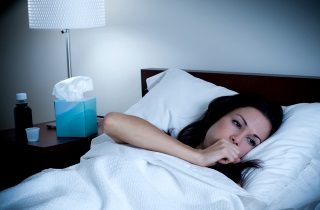 Чому виникає нічний кашель і як заспокоїти напад в домашніх умовах