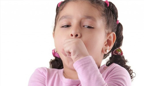 Чому виникає сухий гавкаючий кашель у дитини і чим його лікувати