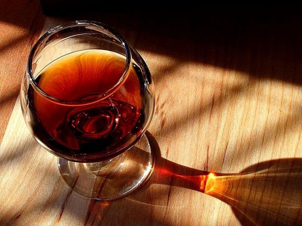 Користь і шкода касторової олії для волосся, шкіри, обличчя