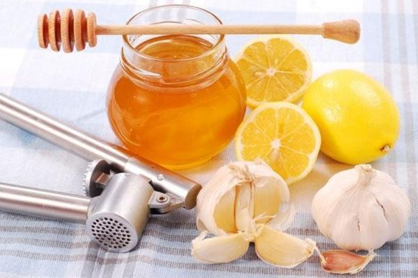 Чи можна мед при ангіні – лікування горла в домашніх умовах