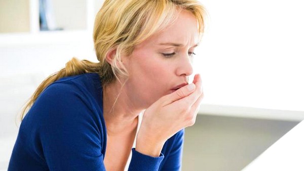 Першіння в горлі та сухий кашель: Як і чим лікувати