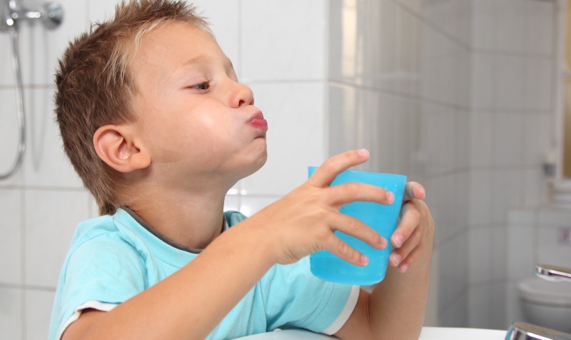 Полоскання горла содою і сіллю