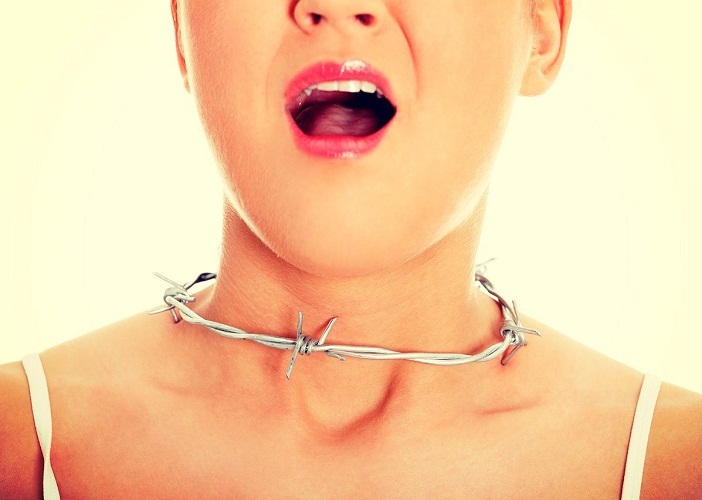 Причини виникнення кома в горлі