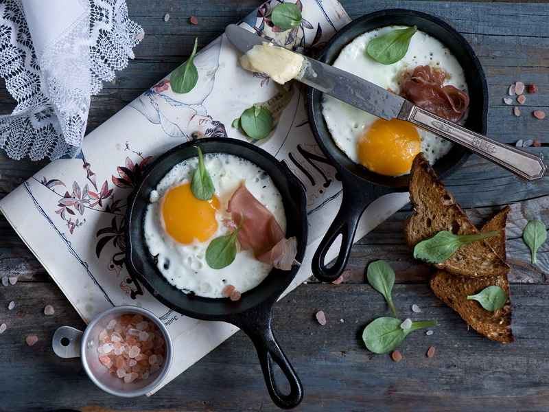 Яєчня глазунья – ніжний сніданок. Як готувати яєчню яєчню на сковороді в духовці, мікрохвильовій печі, мультиварці – Автор Катерина Данилова