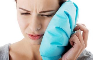 Як робити компреси на вуха при отиті у дітей і дорослих